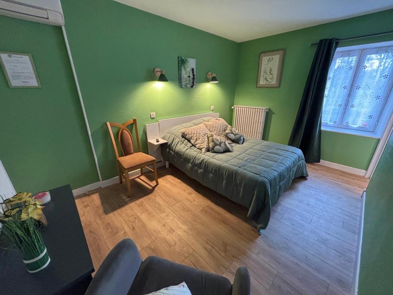 Auberge De La Normandie Junhac Zewnętrze zdjęcie