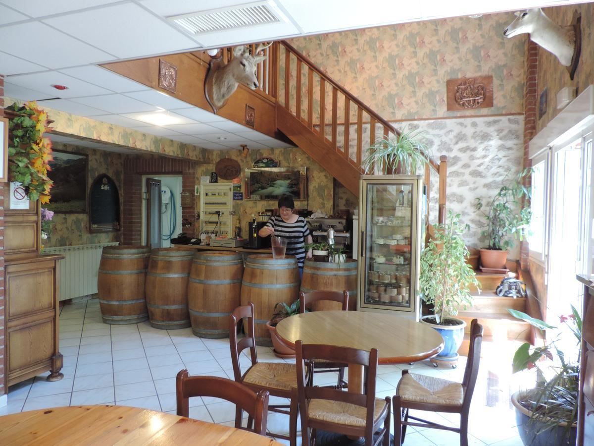 Auberge De La Normandie Junhac Zewnętrze zdjęcie